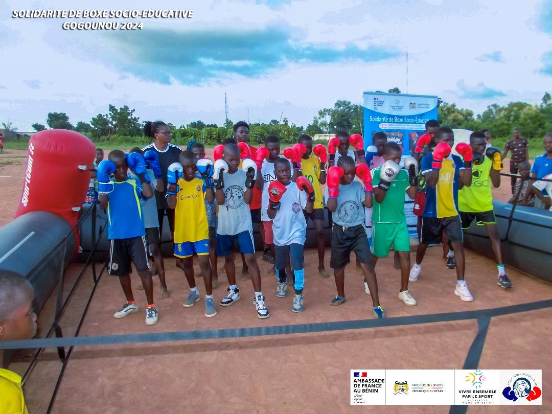 Activités interactives menées sur l'esplanade de la résidence des Maires à Nassabara